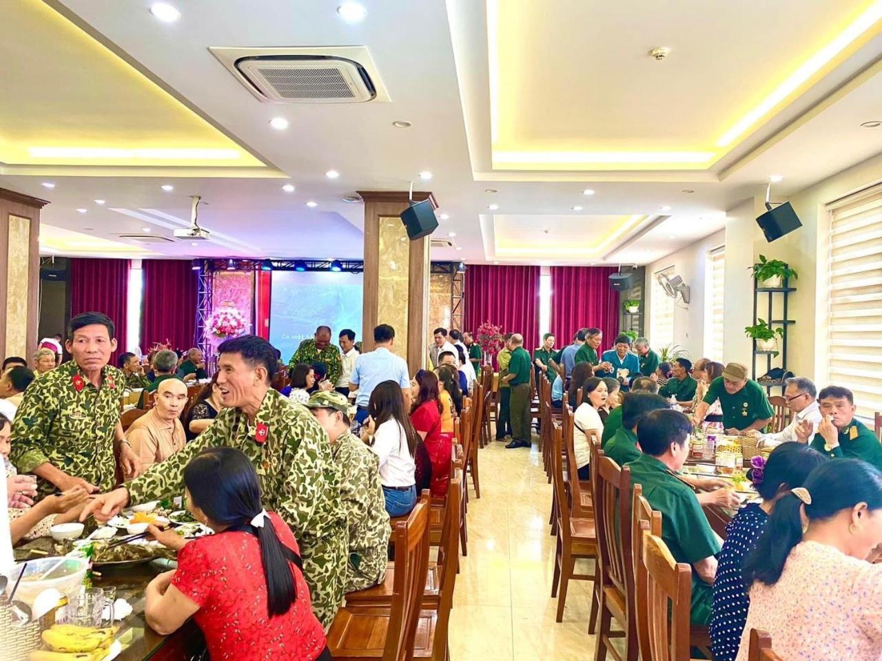 Royal Hotel Сам Сон Екстериор снимка